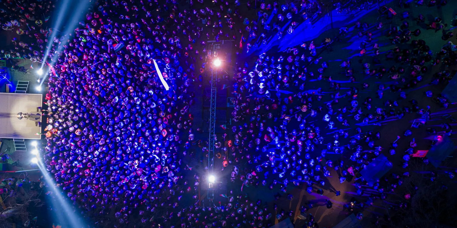 Zsúfolásig megtelt a Kossuth tér Törökszentmiklóson