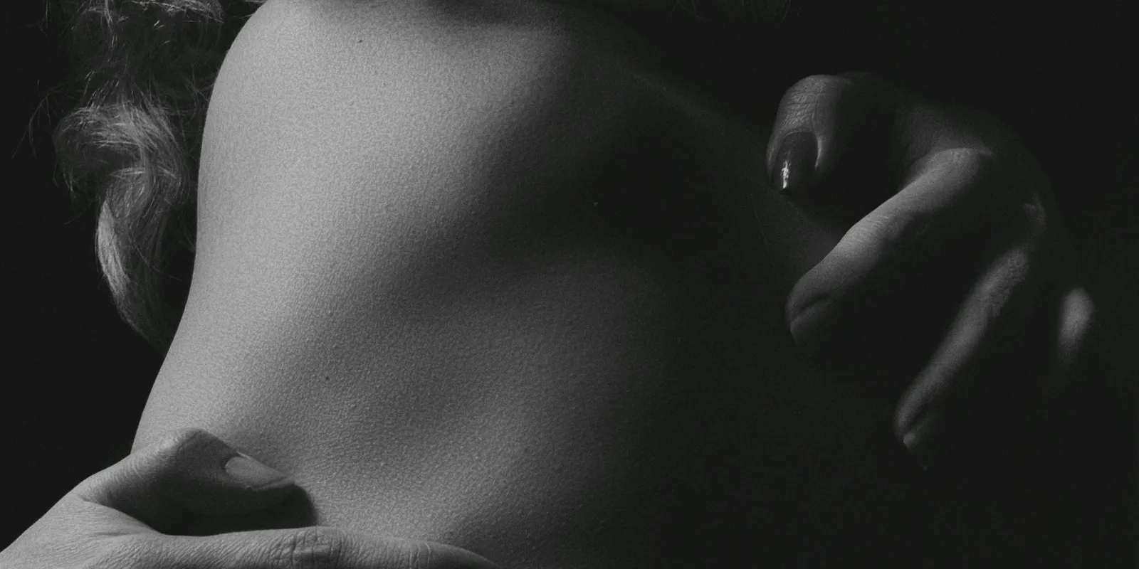 Meztelen képekkel zsarolt férfiakat a háromgyerekes anyuka