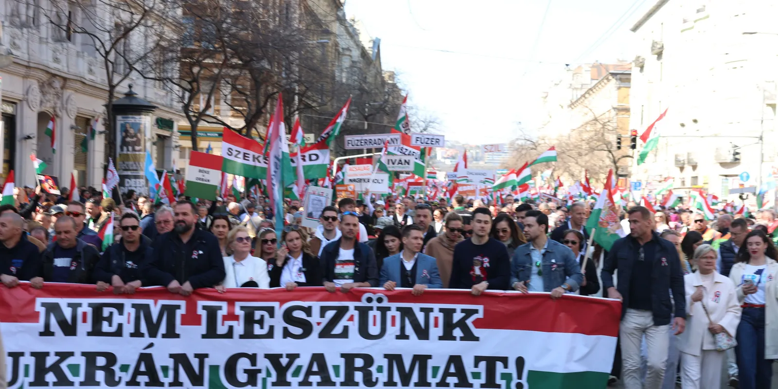 Fásy Ádám a Békemeneten fakadt ki Zelenszkij fenyegetése miatt