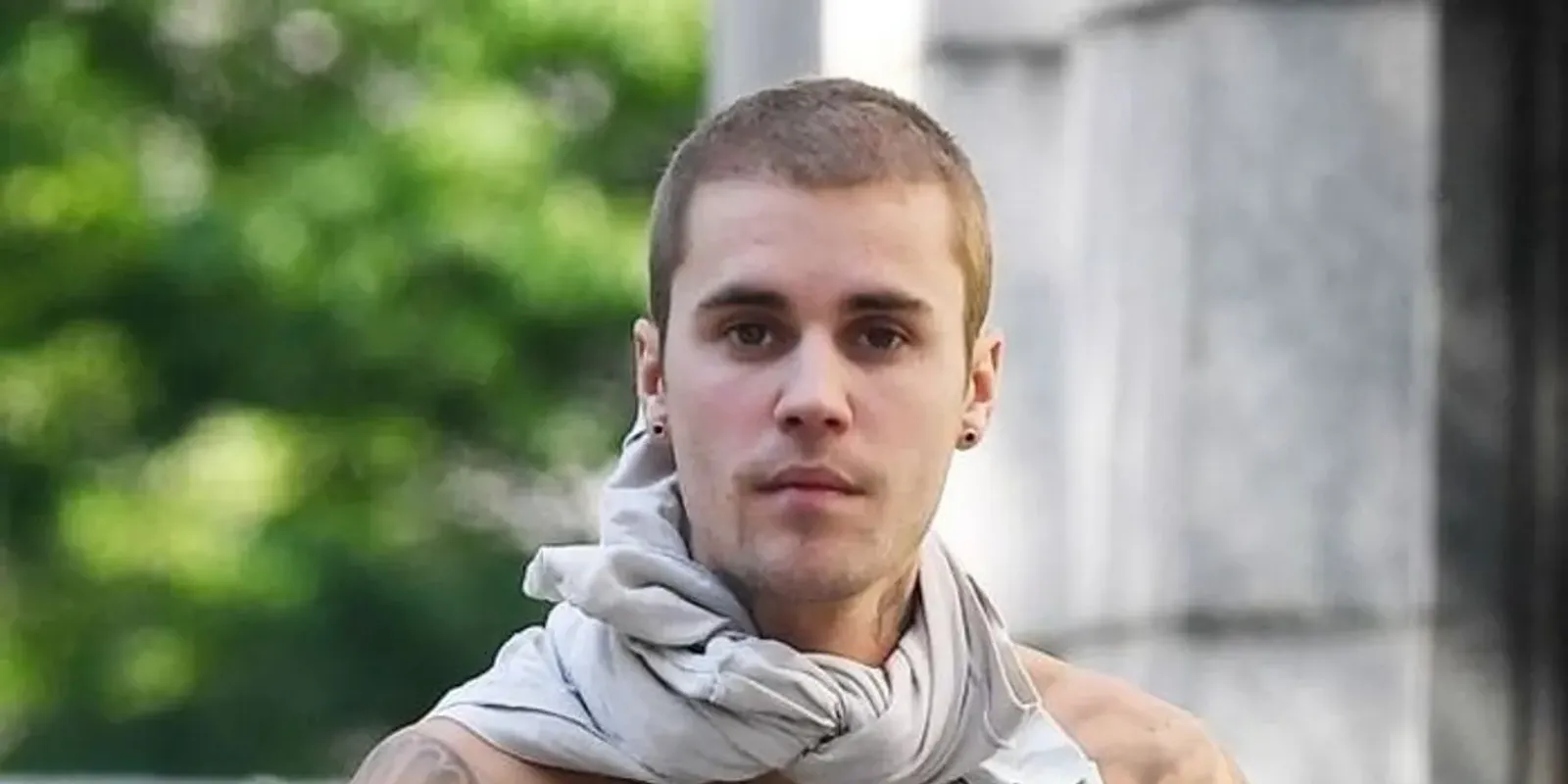 A saját otthona foglya a férfi, aki Justin Bieber hasonmása