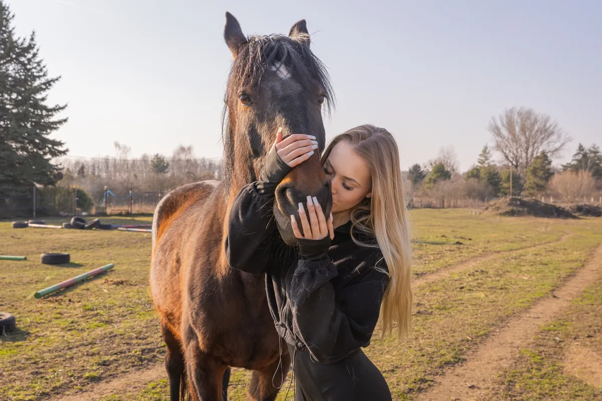 Eszti két naponta feji a Micit, a kecskét 