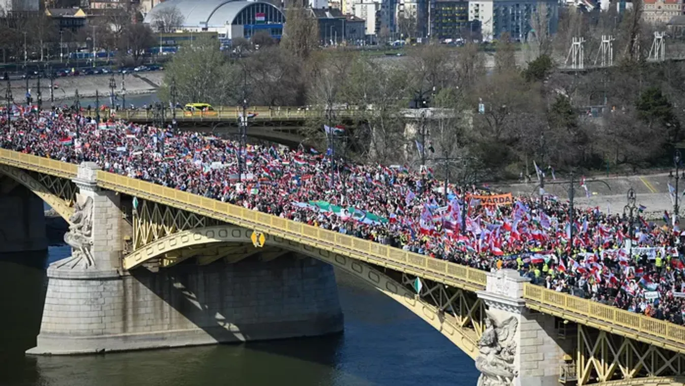 Íme az első drónfotók minden idők legnagyobb Békemenetéről