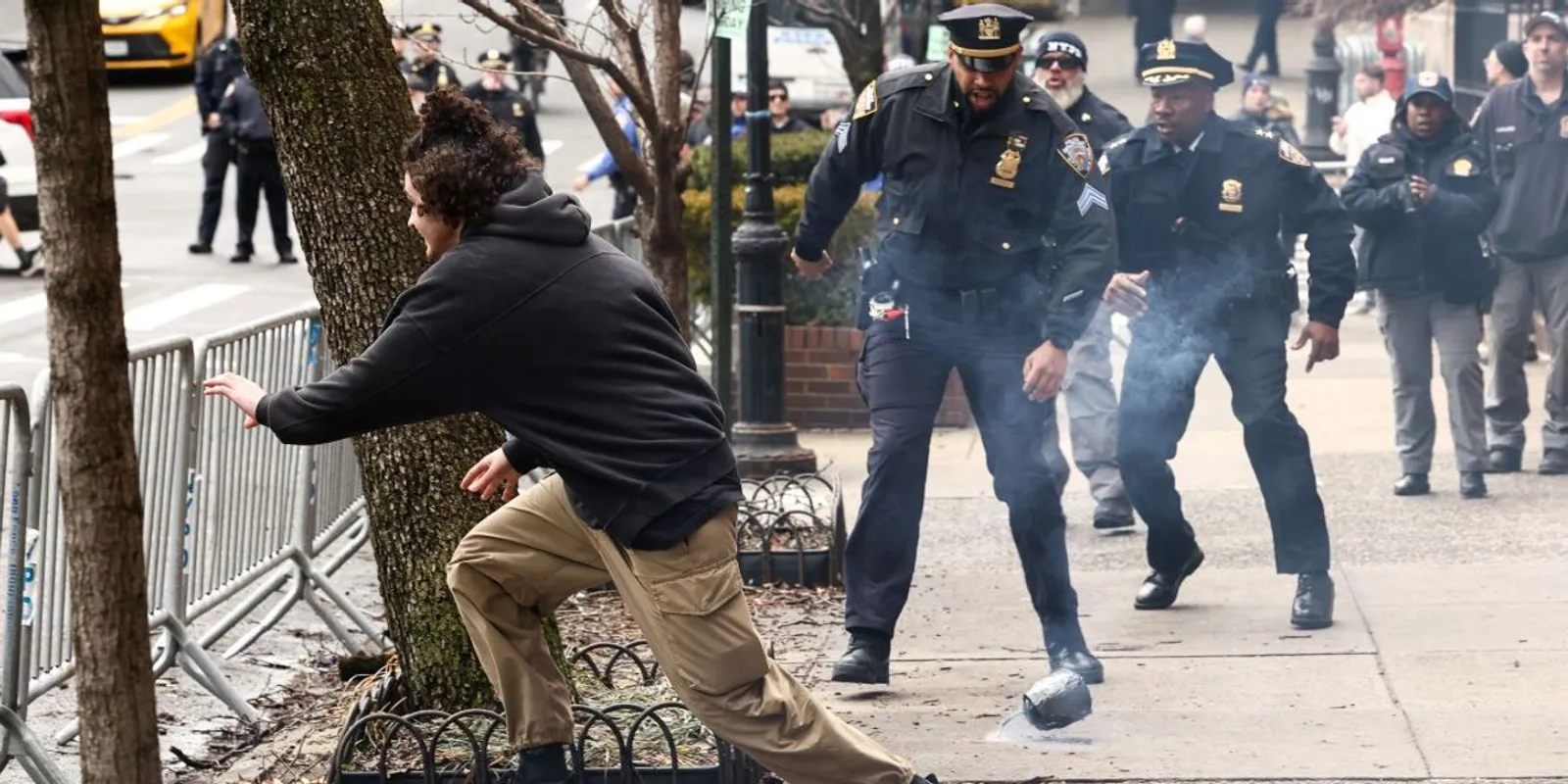 Terrorizmus: bombát dobtak a New York-i polgármester házához