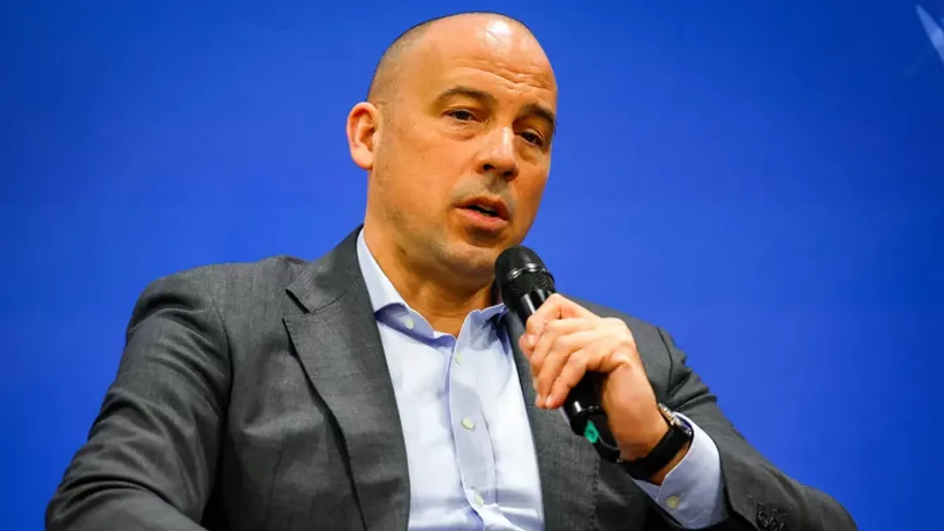 Schmidt Ádám: fiatalok nélkül a piramis alja elveszik