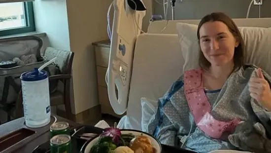 „Nincs meg a kapcsolat az agyam és a végtagjaim között” – Síelés közben szenvedett agyrázkódás bénította le a fiatal nőt