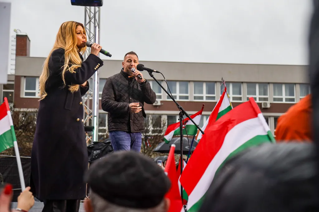 Orbán Viktor Országjárás Szolnok 2026.03.30.
Radics Gigi, Curtis