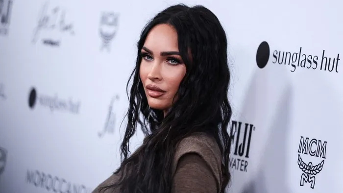 Megan Fox tangában mutatta meg hihetetlen alakját