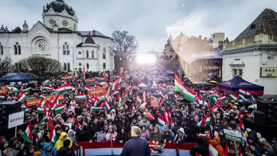 Orbán Viktor Szolnokon: Óriási tömeg hallgatta a kormányfő beszédét