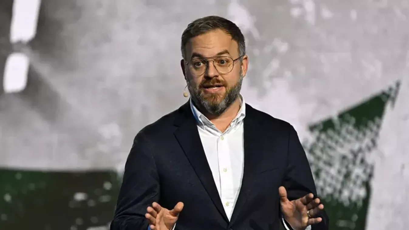  Orbán Viktor a garancia, hogy kimaradunk a háborúból