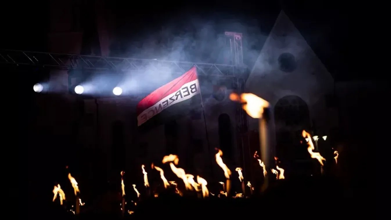 Sorra gyulladtak fel a fáklyák a kaposvári békemeneten