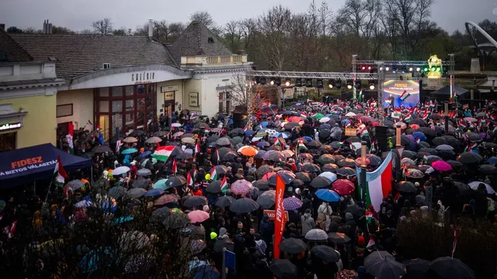 Orbán Viktor: „Esőben is maradunk végig!”