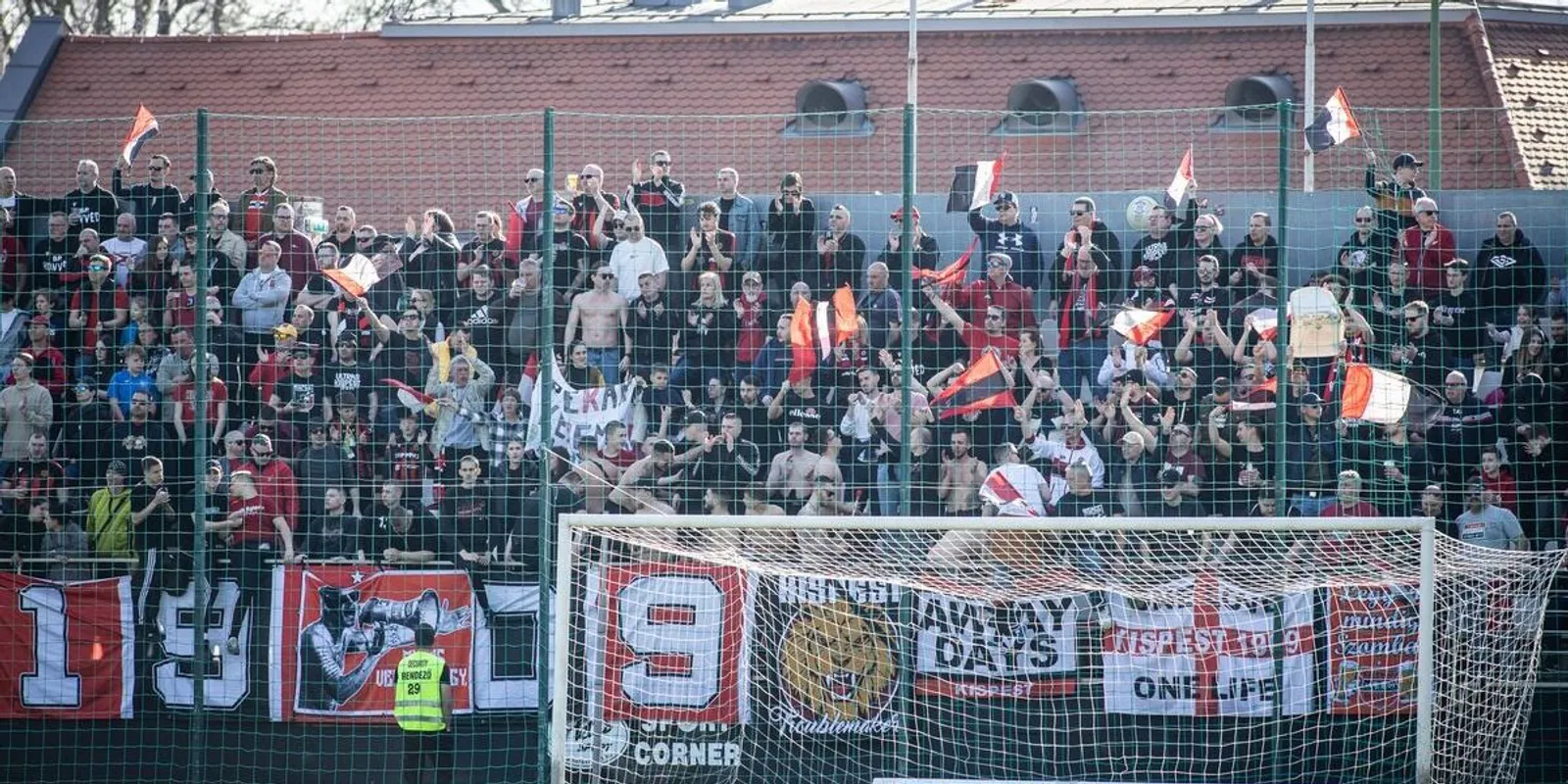 Magyar meccsről kórházba: gólöröm közben történt meg a baj