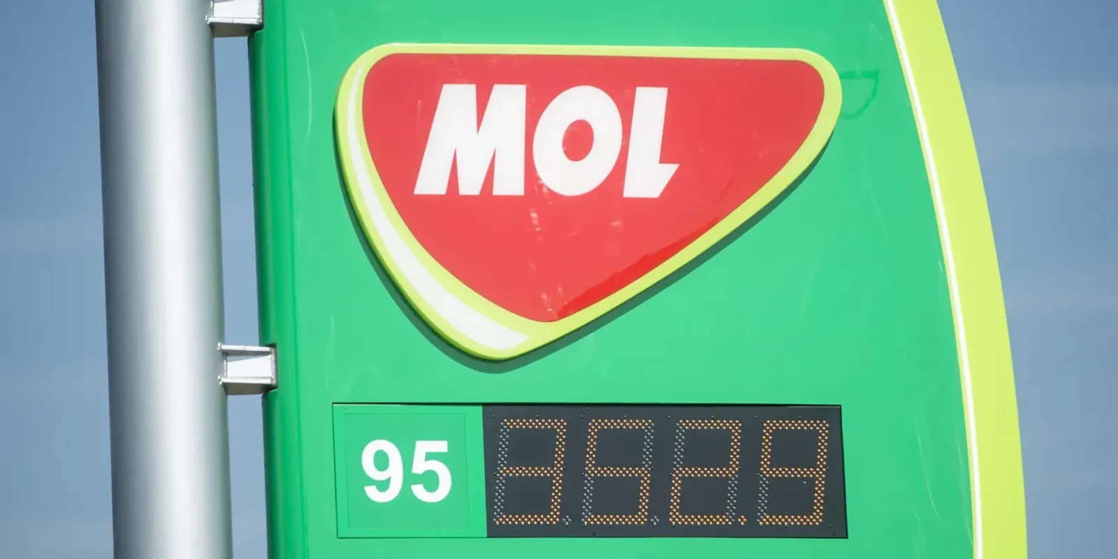 Magyar Péterék szétvernék a MOL-t is.