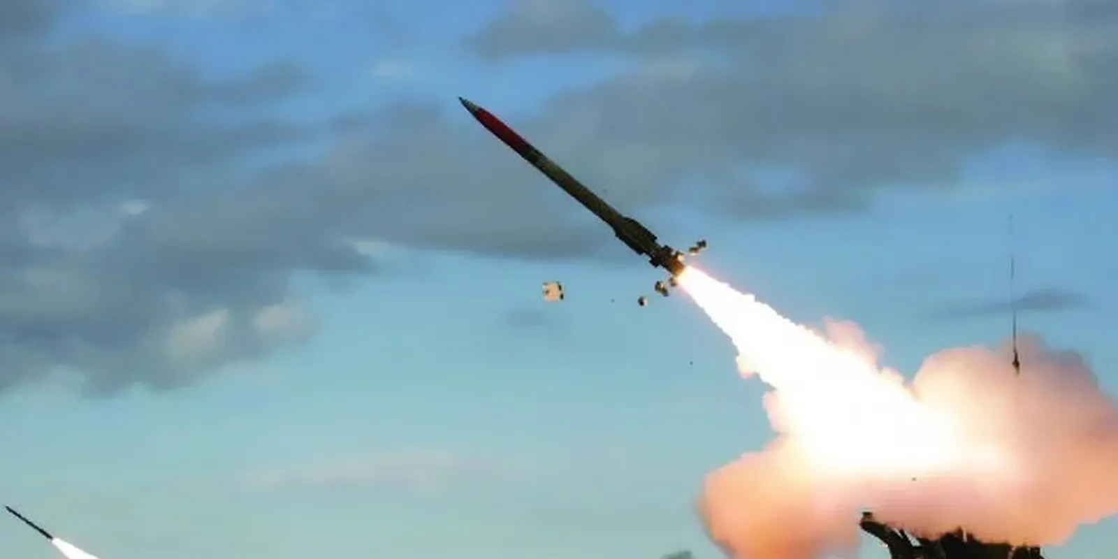 Körülöttünk sorra lobban fel a háború