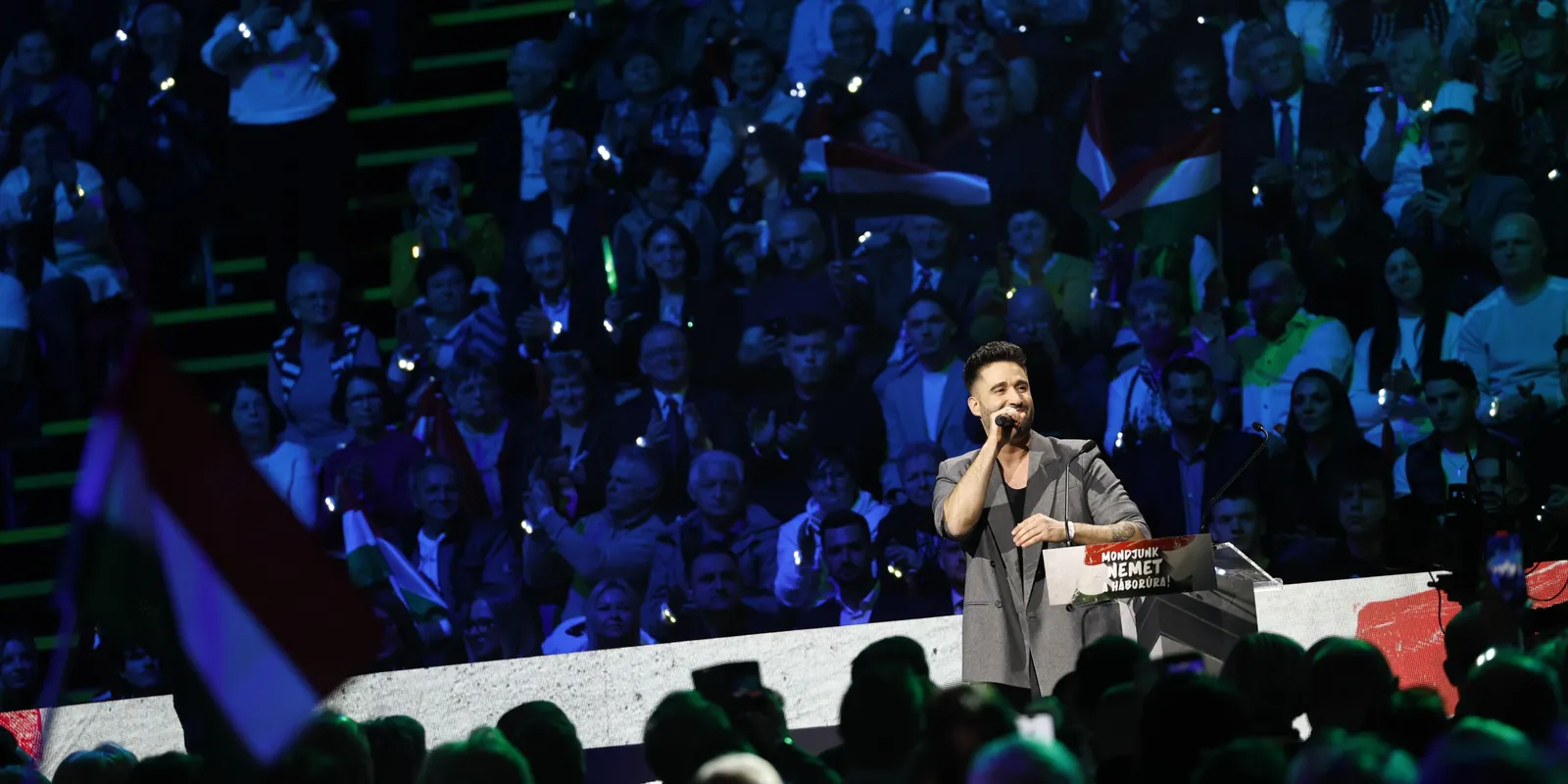 Sztárdömping a debreceni Háborúellenes Gyűlésen