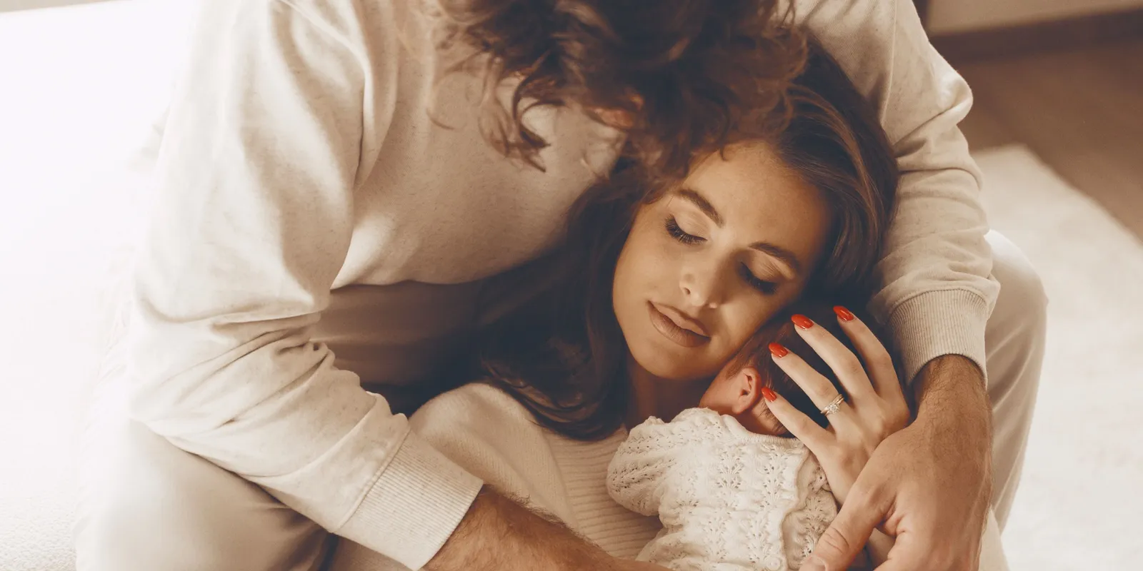 Hatalmas csomagokkal hagyta el az országot a gyönyörű modell