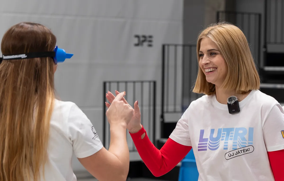 Tápai Szabina elhagyta a cipőjét a pályán.