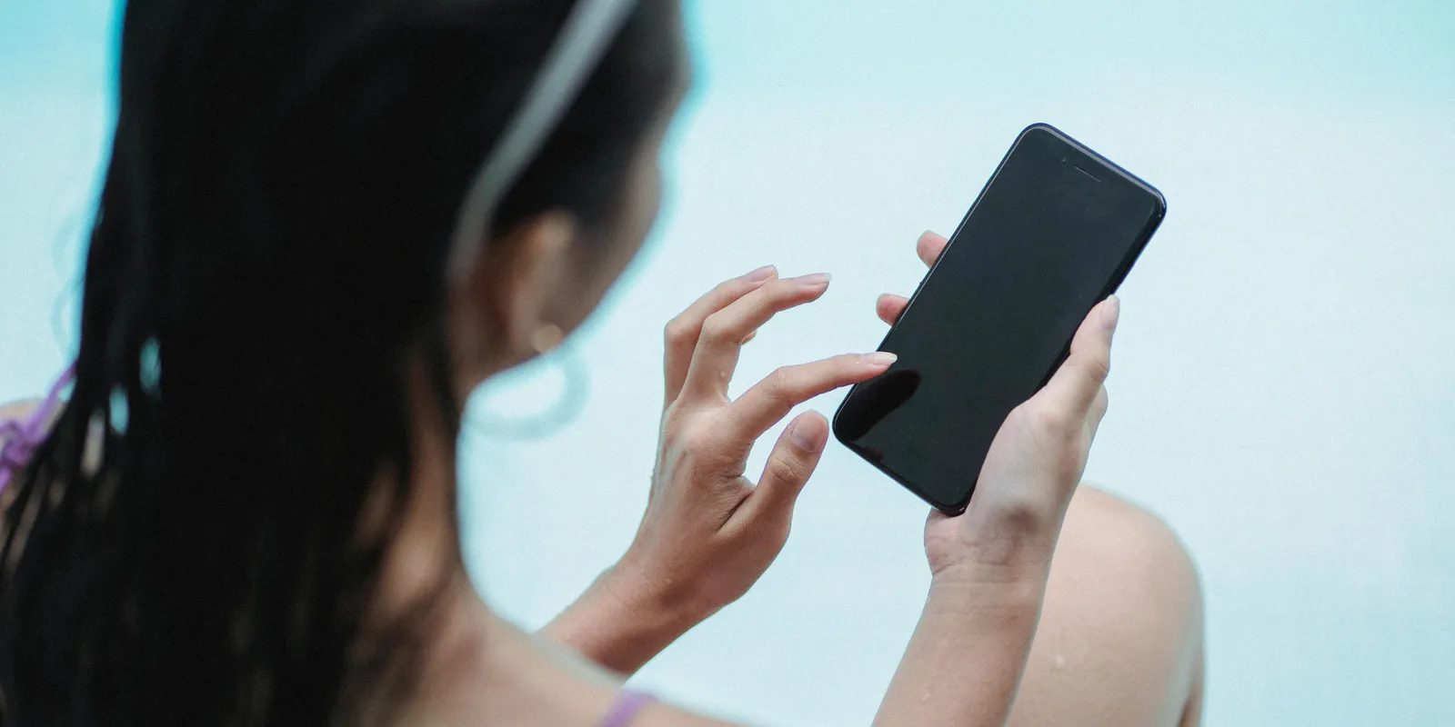 Otthagyta a szénbányát és meztelen fotókat kezdett árulni magáról