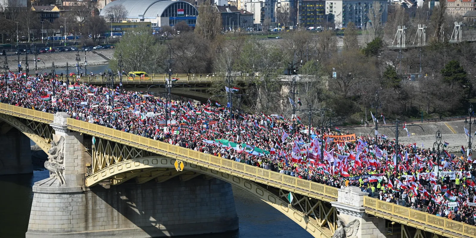 Íme az első drónfotók minden idők legnagyobb Békemenetéről