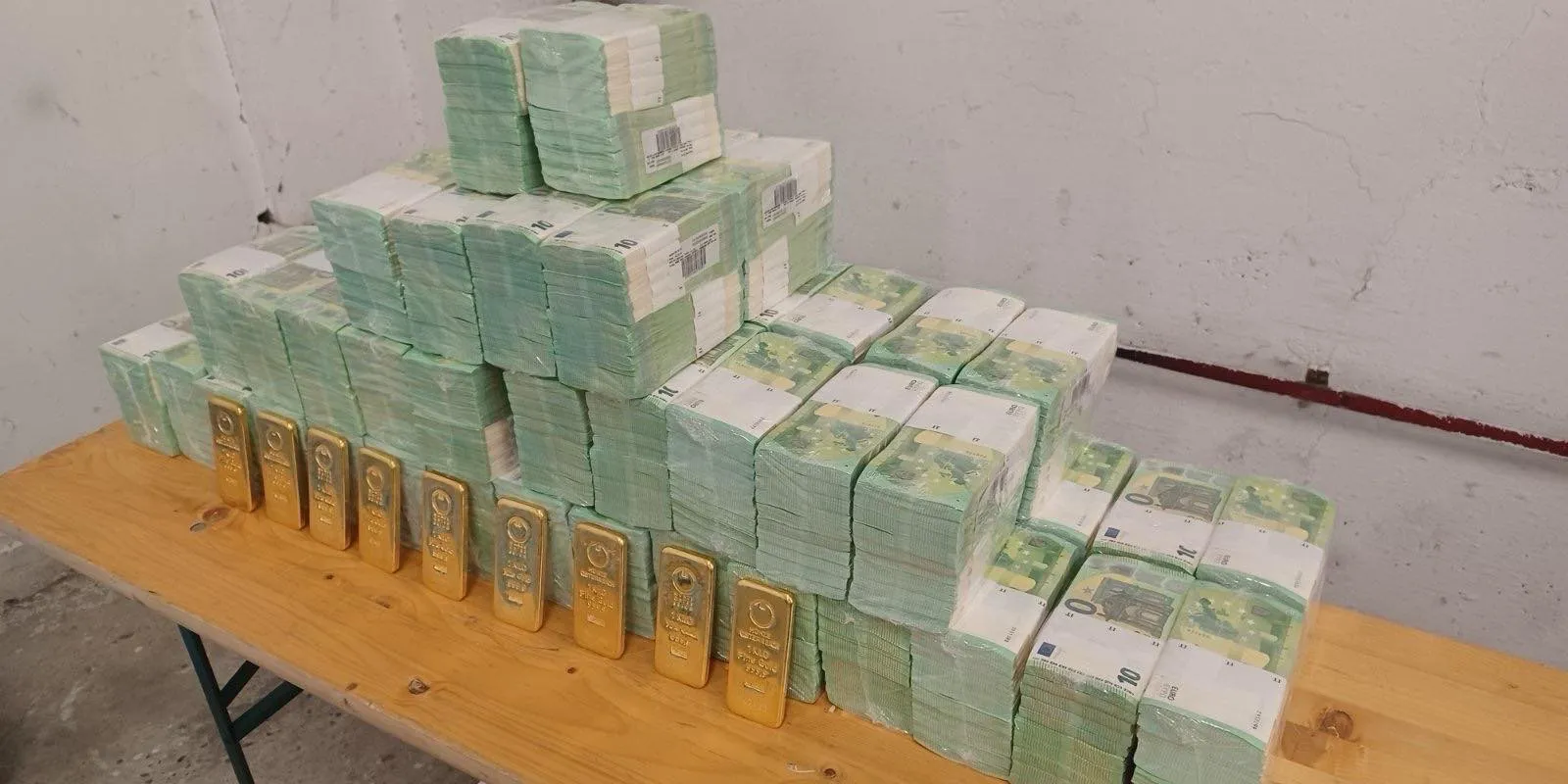 Kiderülhet, milyen pénzt szállított az aranykonvoj