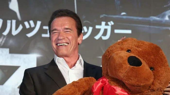 Baj van Arnold Schwarzeneggerrel? Aggódnak a rajongók