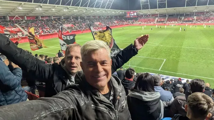 A pornó nagyágyúja járja a magyar stadionokat