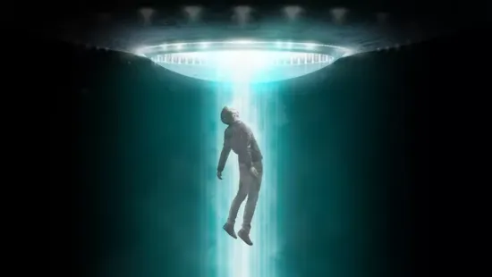 Kitálalt az ufószakértő Dóra: ultraszexi űrlények csábítják el a magyarokat