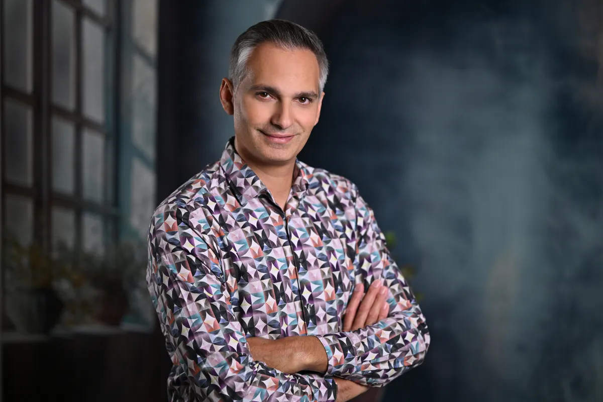 Anti zenéjével sokak gyógyulásában segített már