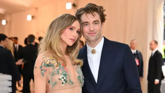 Beköthették Robert Pattinson fejét, sejtelmes mondatban szólta el magát