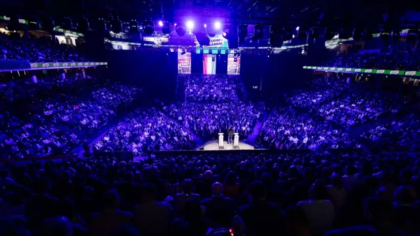 A Fidesz a szeretetre, az ellenfél a gyűlöletre épít