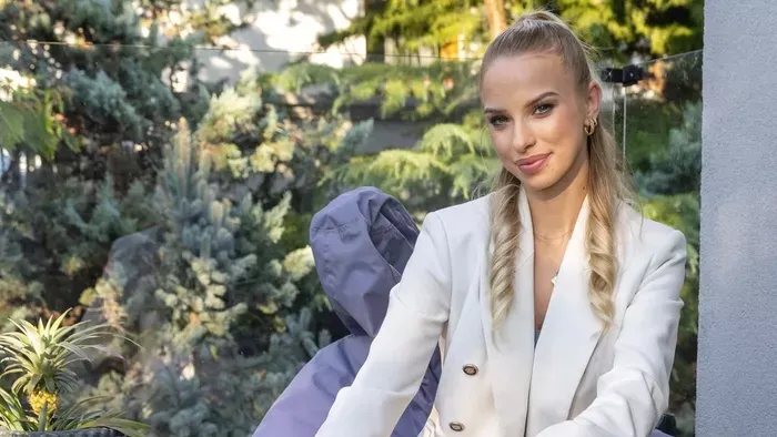 Zsigmond Angi imádkozásra buzdít Dubajért