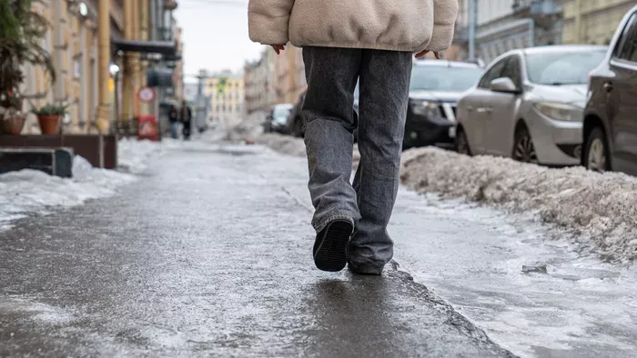 Nem só és nem hamu: így tudod  csúszásmentesíteni a járdát