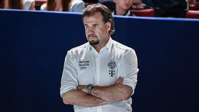 Élő adásban káromkodott a Fradi edzője