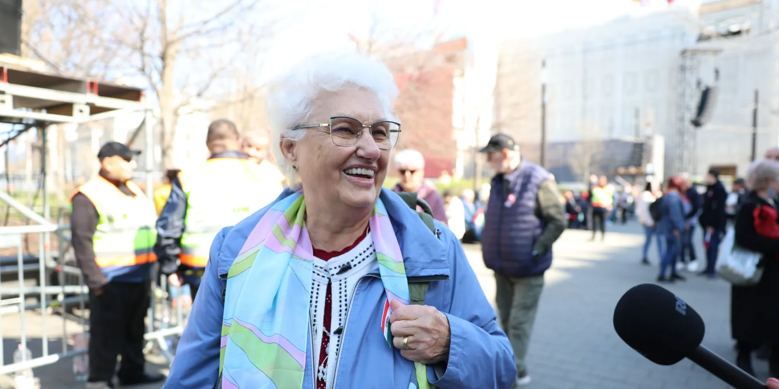 Orbán Viktor édesanyja a Békemeneten: Ki az az eszetlen, aki a háborút szereti?