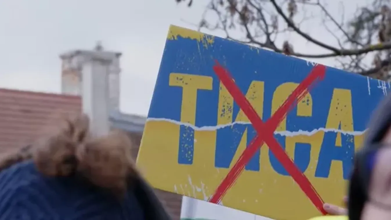 Különleges tábla bukkant fel Orbán Viktor országjárásán