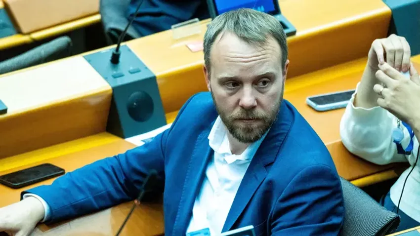 Egy "szegény német" kotyogta ki Magyar Péterék titkát