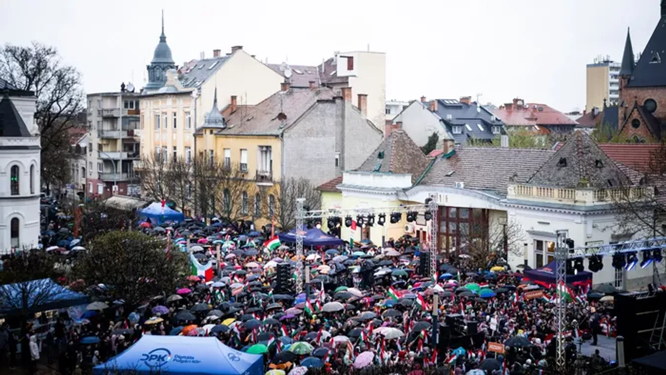 Az eső sem tartotta vissza a szolnokiakat: Ilyen volt Orbán Viktor beszéde - Galéria