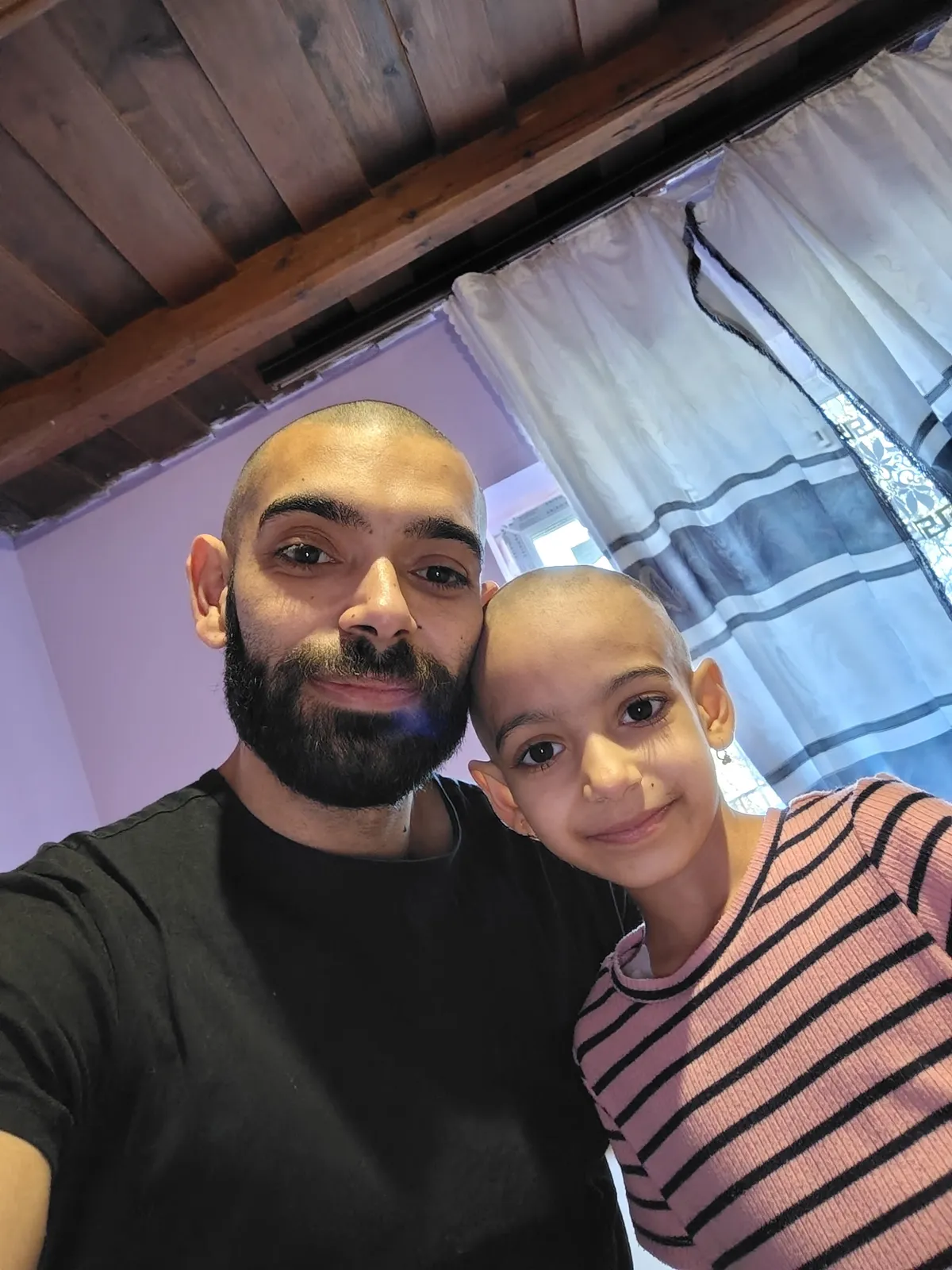 A kemoterápia miatt elvesztette gyönyörű hajkoronáját Bella, de tudja, hogy vissza fog nőni 