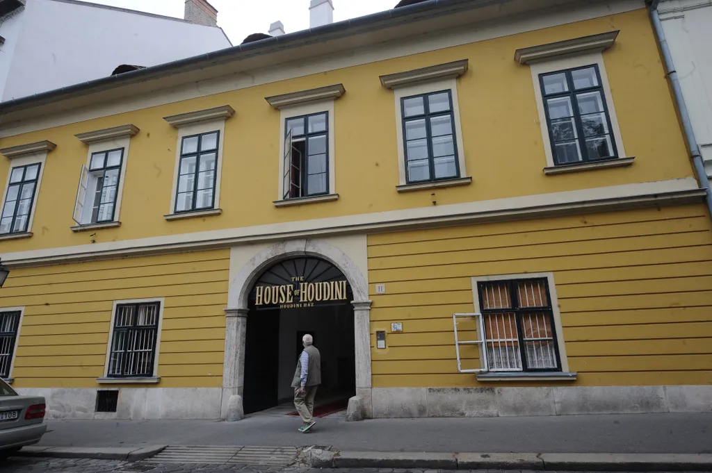 20160610   Budapest
Megnyílik a Houdini Múzeum