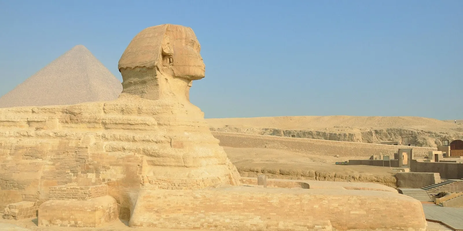 Rejtélyes háromszög jelent meg a sivatagban