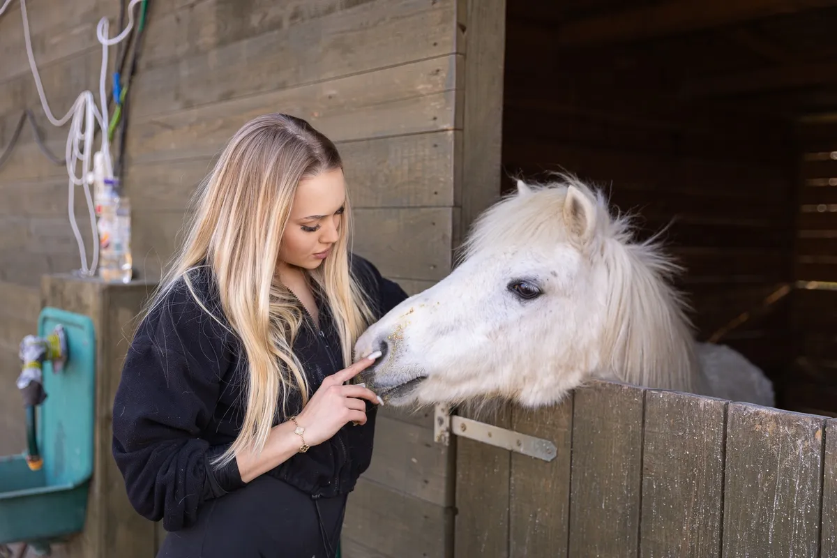 Eszti együtt nőtt fel Szilajjal, mindeketten 19 évesek 