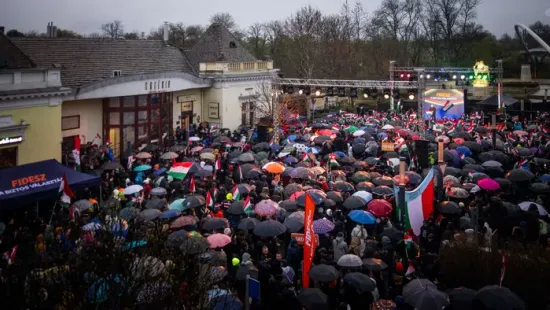 Orbán Viktor: „Esőben is maradunk végig!”