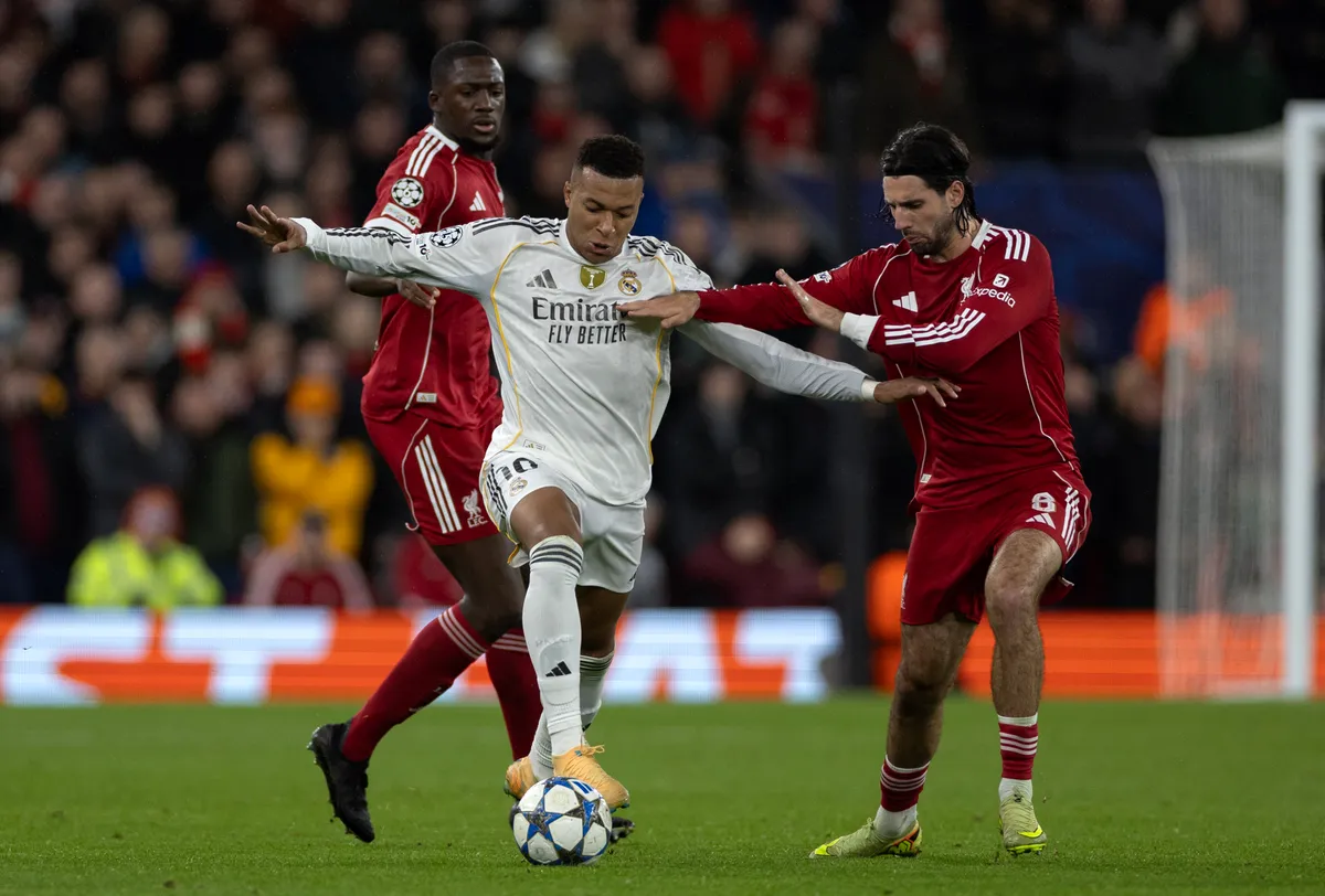 Ibrahima Konaté (balra) és Szoboszlai Dominik fizetése is nőhet Liverpoolban, hogy ne menjenek Kylian Mbappé mellé a Real Madridba