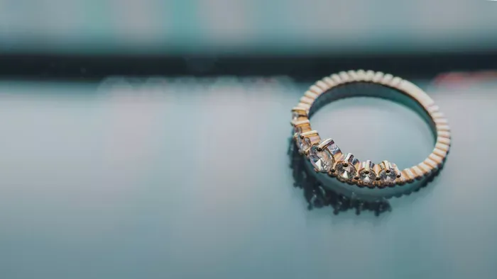 Milliókat érő gyűrűvel ment a zálogházba, de sírva jött ki