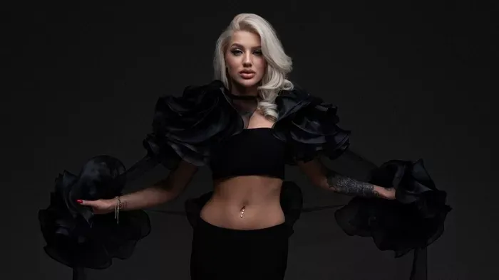 Leleplező fotó: VV Cedes egy titokzatos férfival csókolózik!