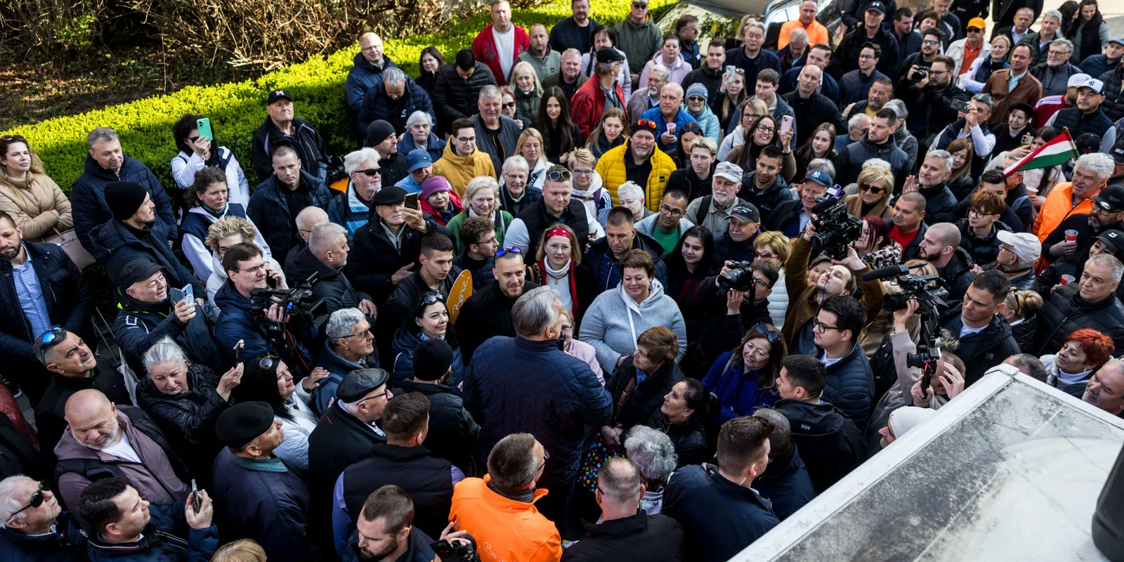 Egyetlen nap alatt egymillió kézfogás!