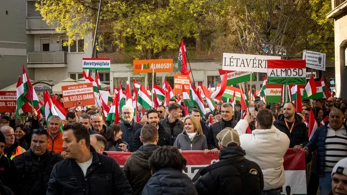 Elképesztő embertömeg: hidegrázós fotók érkeztek a debreceni békemenetről