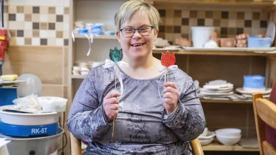 „Dolgozom, szeretek és élek” – Bea így illeszkedett be Down-szindrómásként a világba