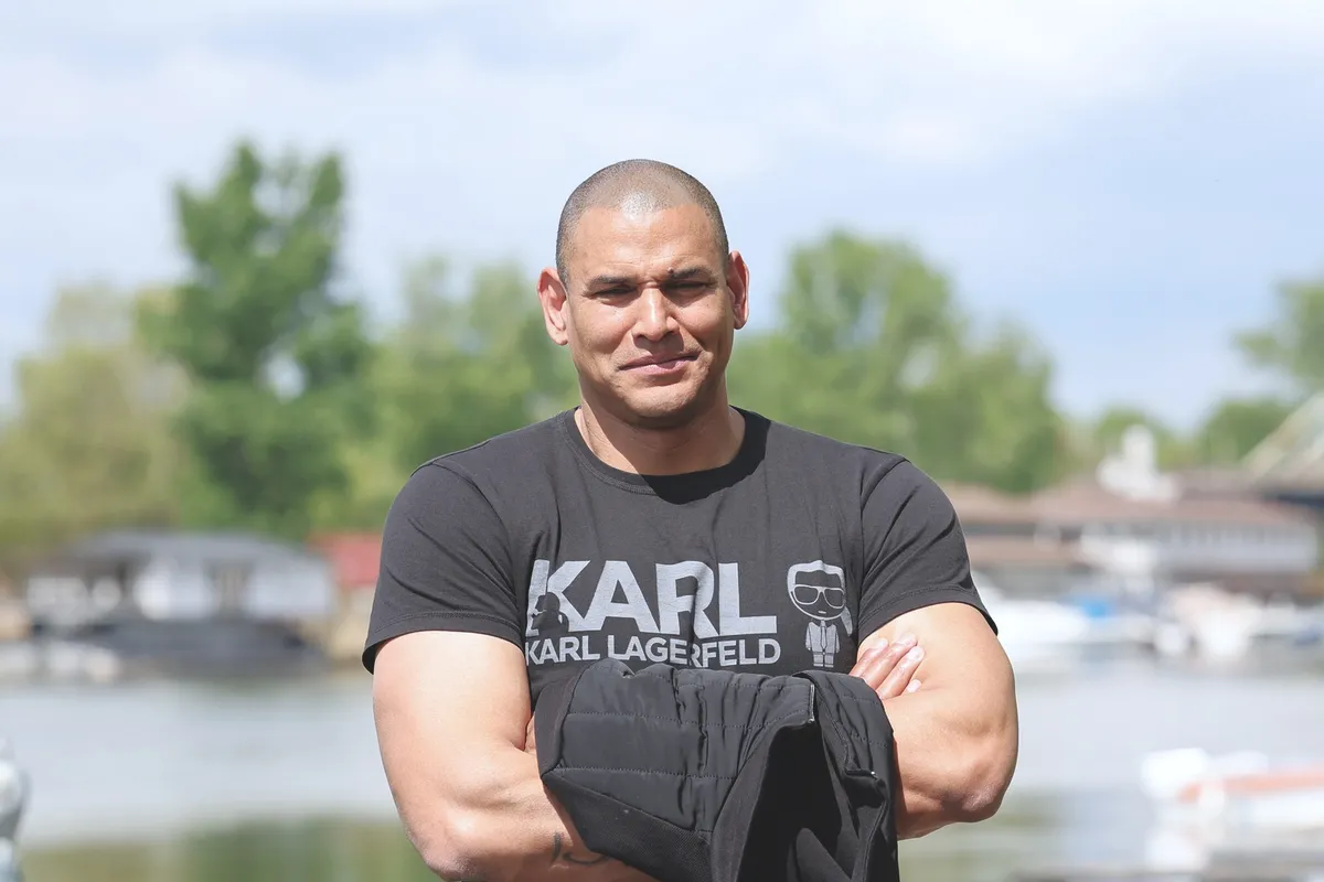 Mészáros Dömötör ma az építőipar mellett a Forma-1 logisztikai munkatársaként dolgozik