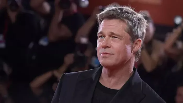 Brad Pitt elhanyagolt külsővel és koszosan járta az utcákat